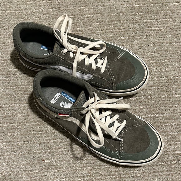 vans lace-up green sneakers - Picture 2 of 4